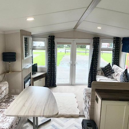 Homely 2 Bed Chalet Tuxford Exterior photo