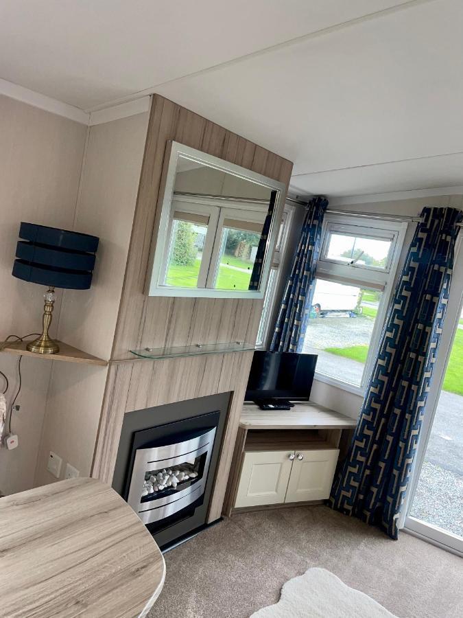 Homely 2 Bed Chalet Tuxford Exterior photo
